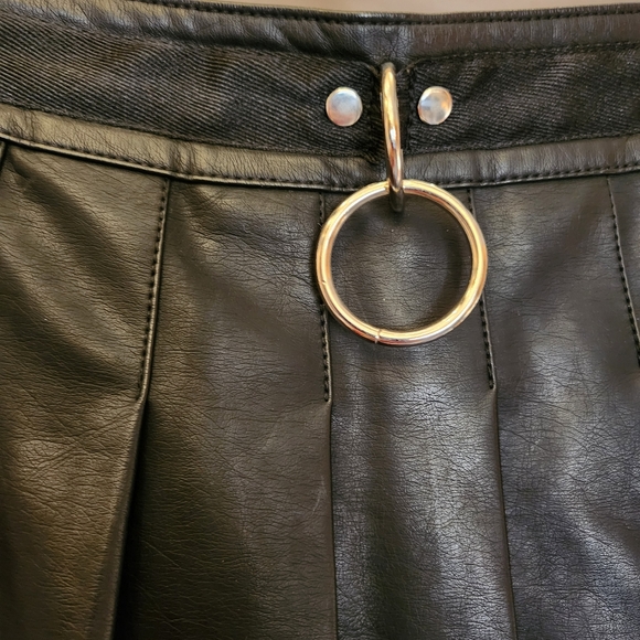 Faux leather mini skirt size Large O ring - Picture 6 of 6